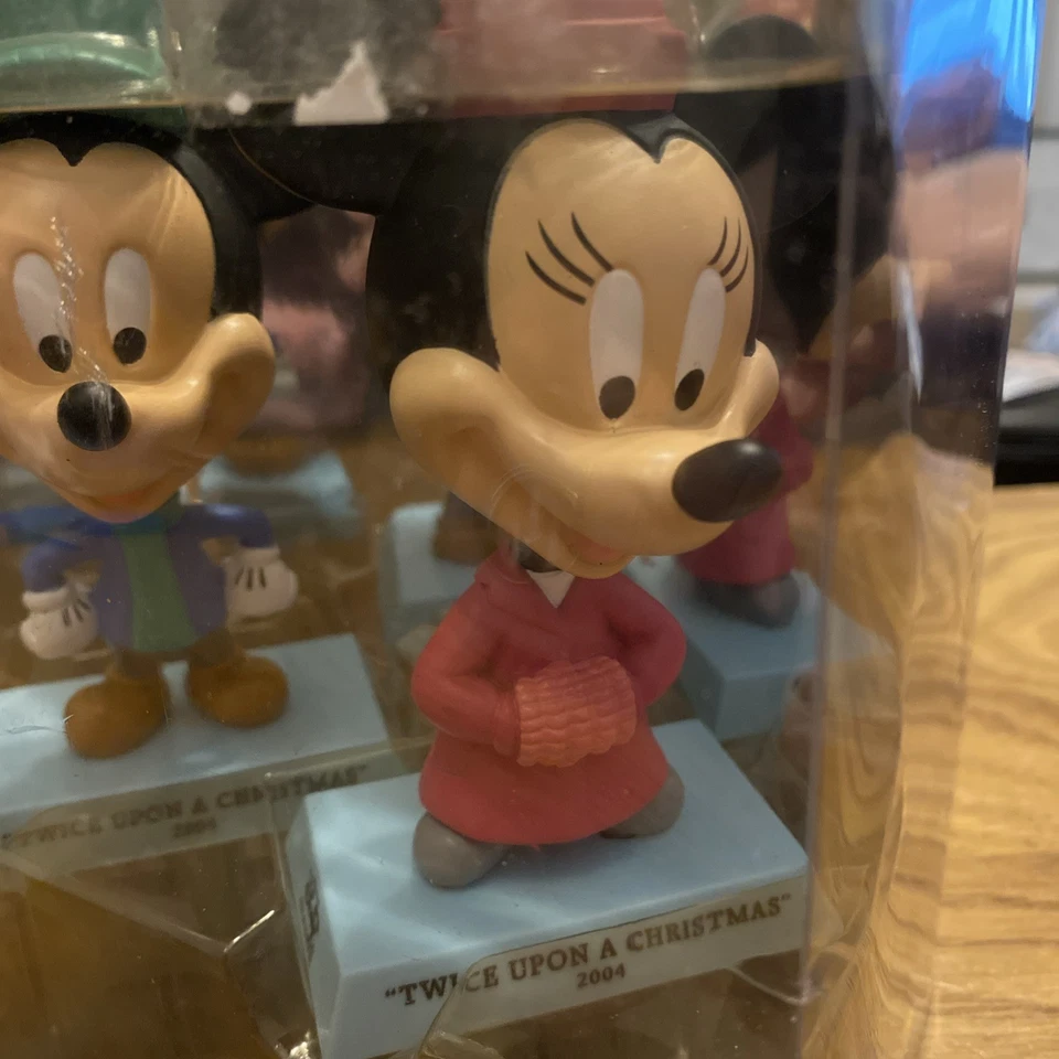 2004 Disney Mickey & Minnie Mouse Twice Upon Christmas Bobbleheads - Image 2 of 4