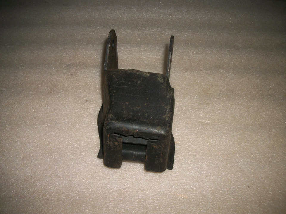 Chevrolet Chevy II NOVA 1962 A 1967 MONTAJE DE CUADRO DE 8 CILINDROS 3790288 NOS Foto 2 de 3