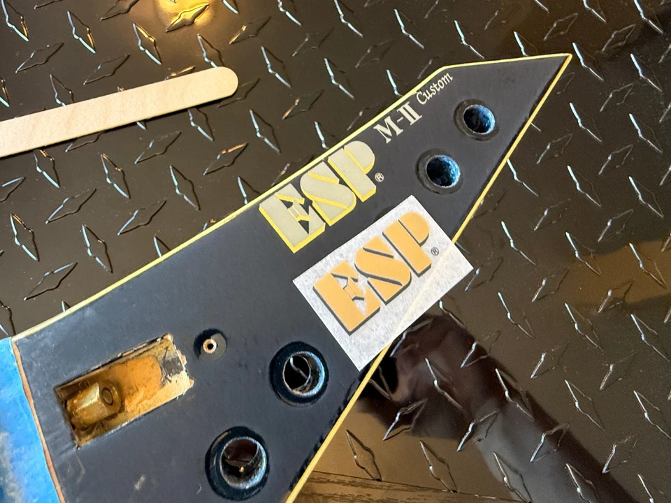 Adesivo ESP dourado com sombra preta para esfregar a seco - Imagem 3 de 3