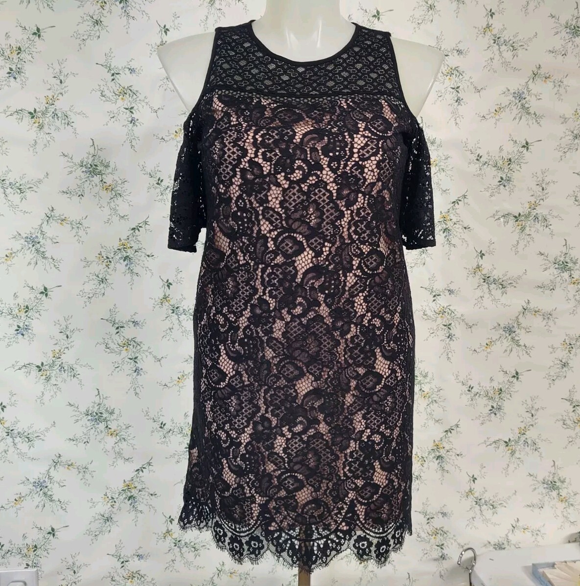 Ann Taylor LOFT Boudoir Lace Cold Shoulder Dress Women's Size 6 Black
