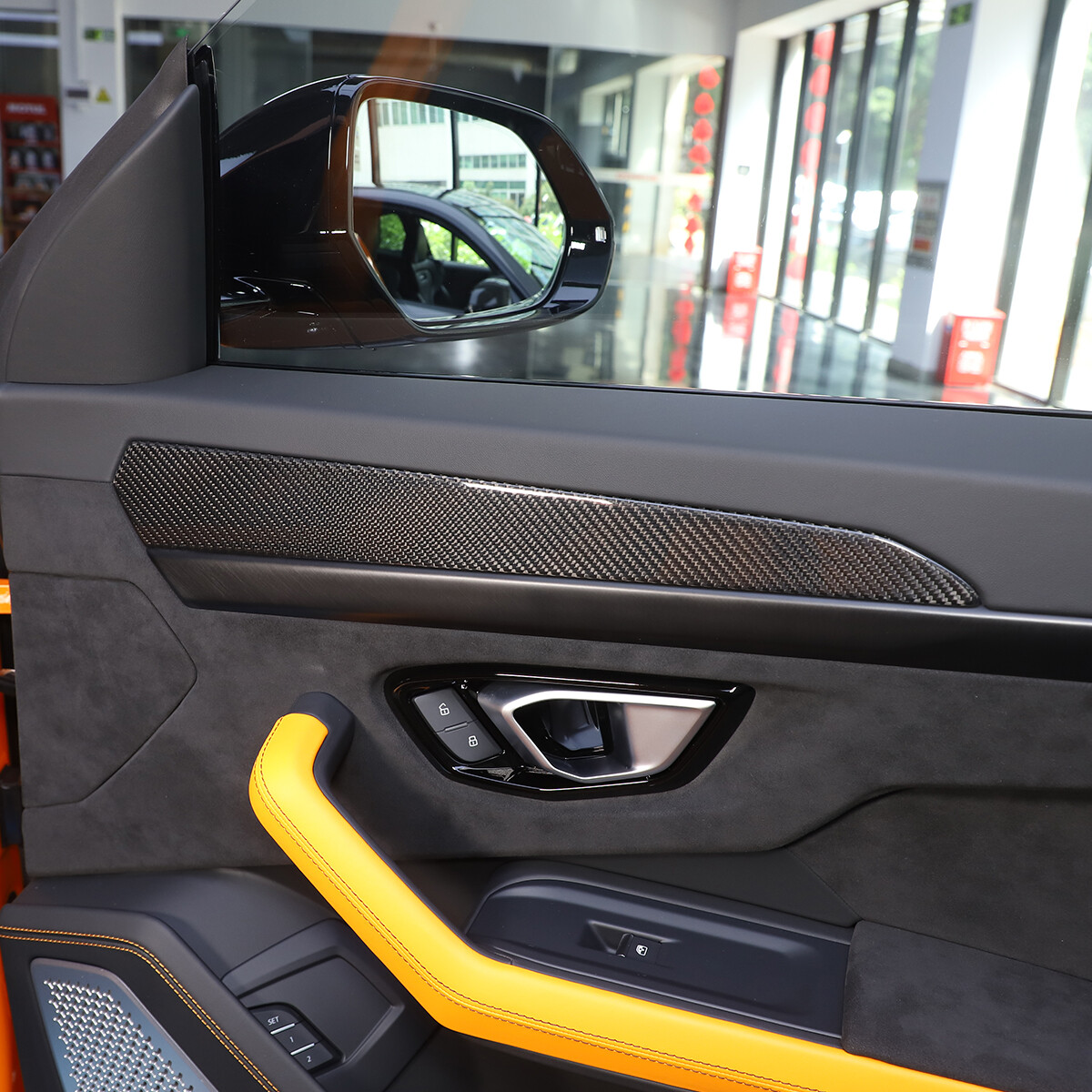 Lamborghini Urus 2018-2021 Door pocket trim