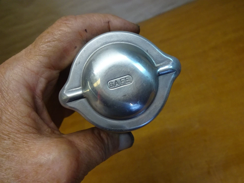 Ferrari 250 GT - Depósito de aceite líquido de frenos P/N F1206015 Foto 2 de 4