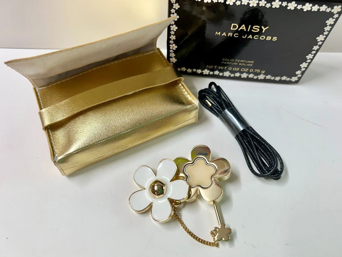 marc jacobs daisy solid perfume necklace