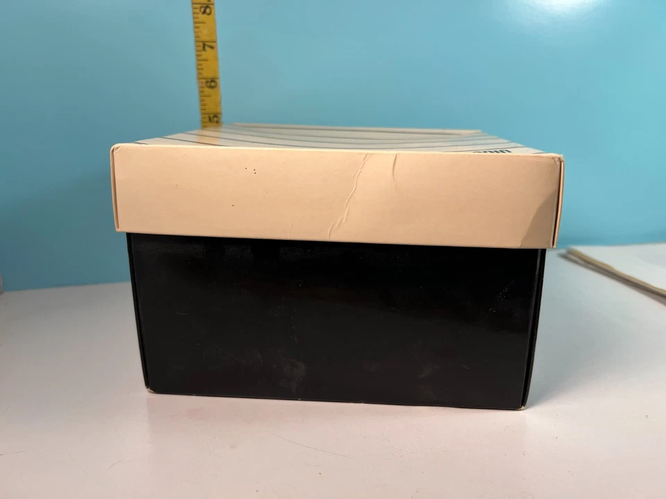 Caja blanca y negra vintage I.Magnin & Co. Dept Store San Francisco (1876-1994) Foto 3 de 4