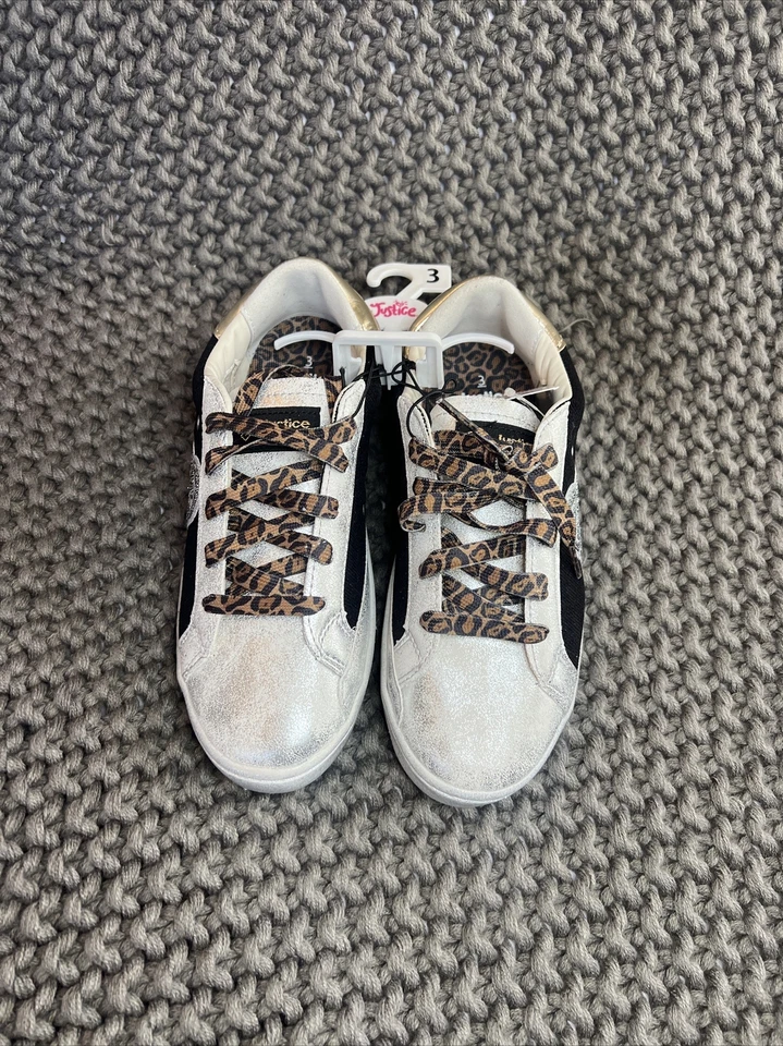 Nuevo con etiquetas Tenis Justice Plateados y Negros Corte Baja Moda Niñas Talla 3 Jóvenes Foto 2 de 4