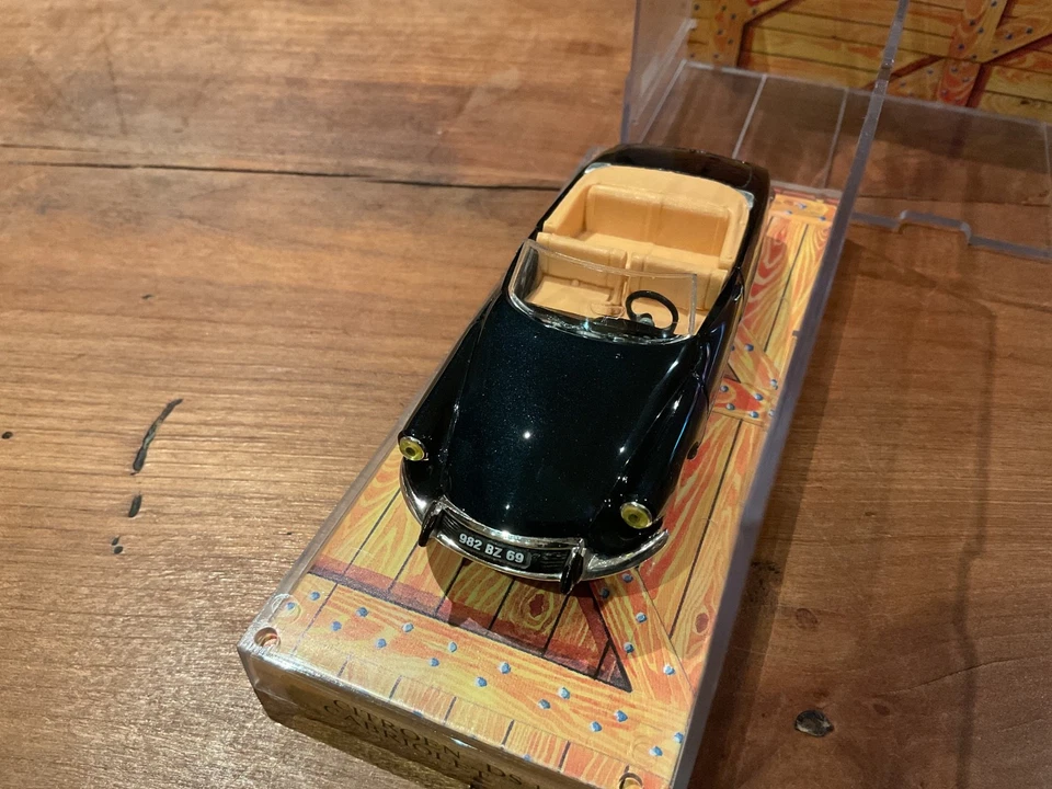 Voiture Norev 1/43 Citroën DS 19 cabriolet 1963 - Photo 4/4