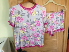 New Secret Treasures Womens Gray Floral Shorty Pajama set 2 pc Top Shorts Soft