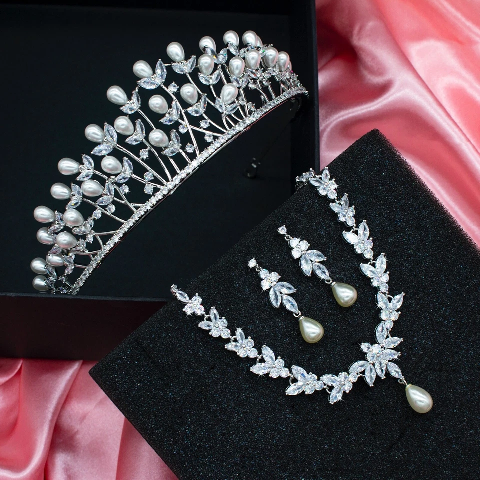 Tiara In Perle E Zirconia Cubica Con Opzioni Di Set Gioielli - Immagine 2 di 4