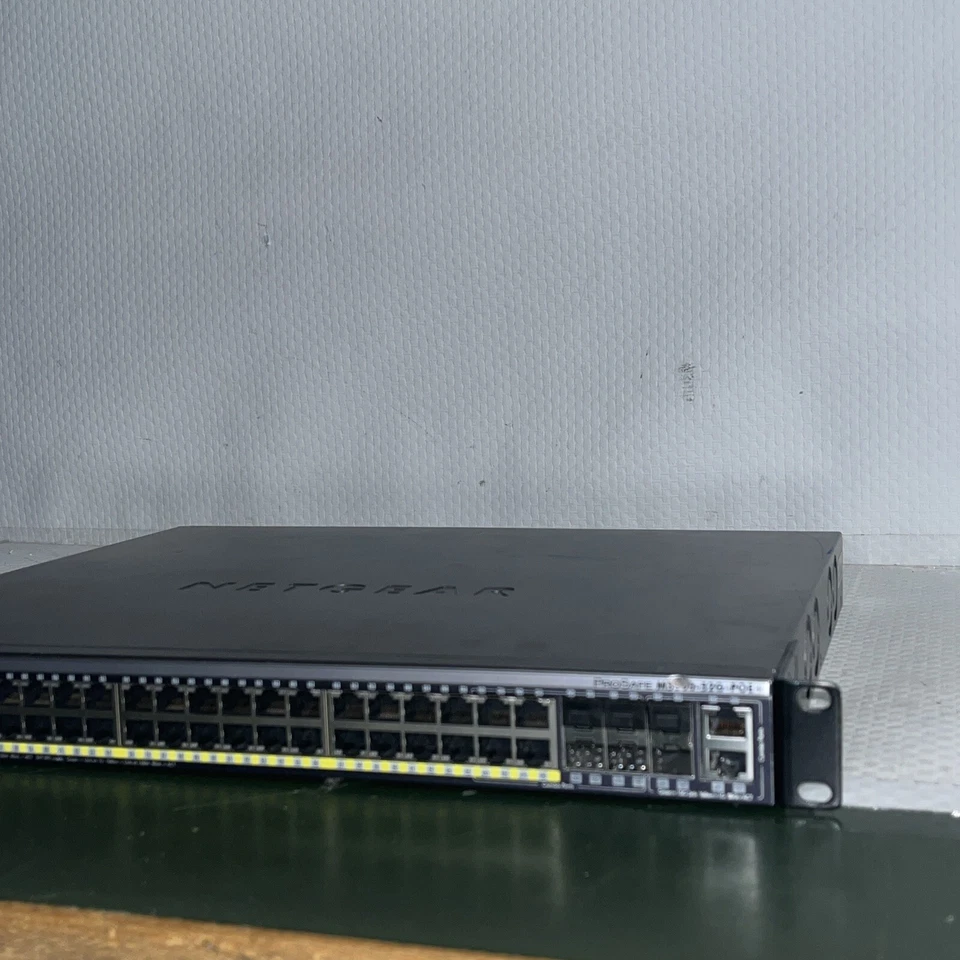 Netgear ProSafe M5300-52G-POE+ GSM7252PS 48 PoE+ Stack Stacking Switch Nr 2