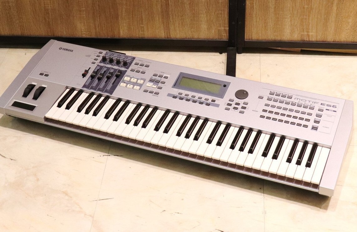 YAMAHA　MOTIF ES6 Yamaha MOTIF ES6 61-Key Music Synthesizer | zZounds