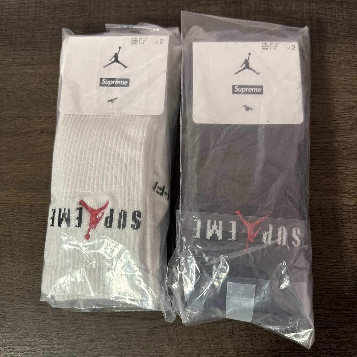 SUPREME JORDAN CREW SOCKS BLACK + WHITE Medium (BOTH 2 PACKS SUPREME JORDAN CREW SOCKS BLACK + WHITE Medium (BOTH 2 PACKS