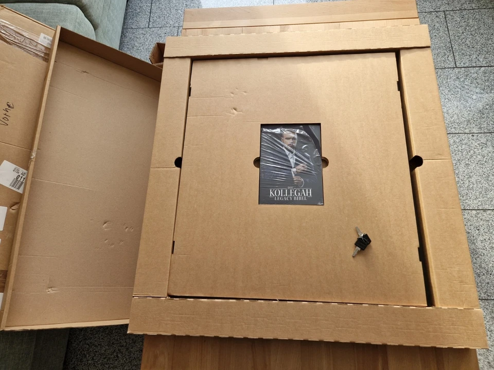 Sammlerstück Kollegah Legacy Gold Award in OVP mit Buch & Schlüssel Vollständig - Bild 4 von 4