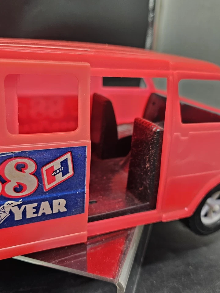 Gay Toys inc Furgoneta Roja # 700 Plástico Nascar 88 Calcomanía Goodyear Juguete EE. UU. Puerta Corredera 12" Foto 4 de 4