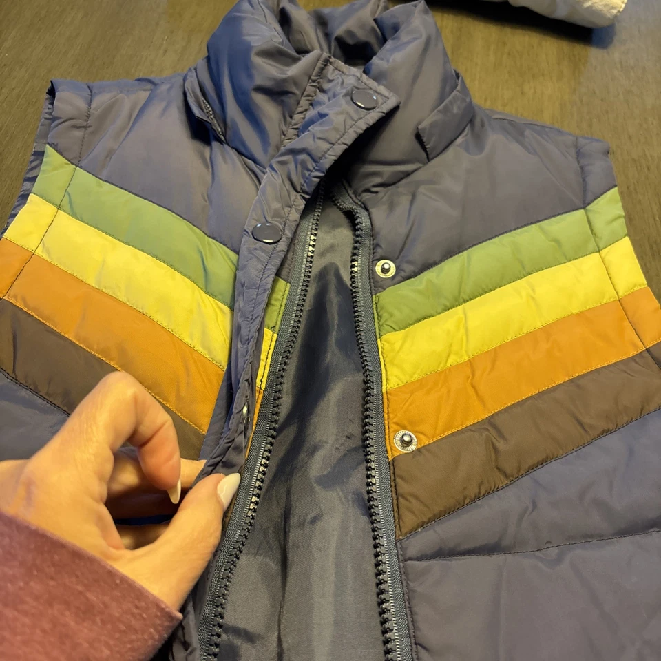 Chaleco acolchado estilo años 90 Delia’s vintage talla mediana azul con rayas sin bolsillos con capucha  Foto 2 de 4