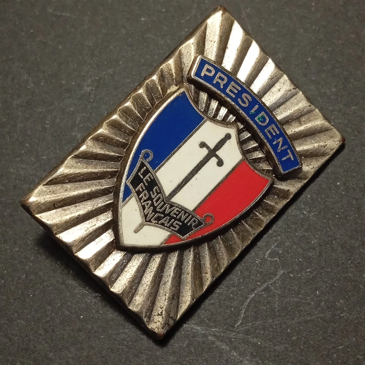 Insigne émaillé Le Souvenir Français - Original - Période 1919-1930