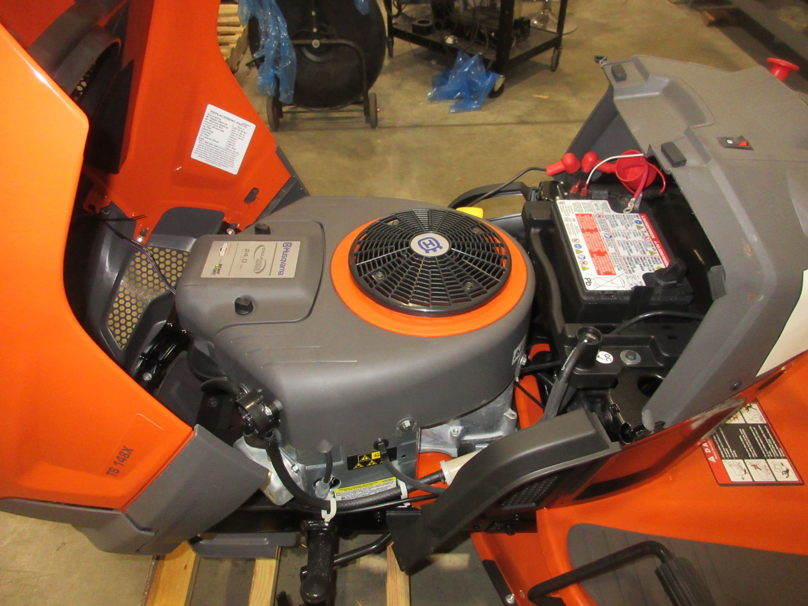 Husqvarna TS148X 24 Hp Briggs & Stratton Hydrostatic 48
