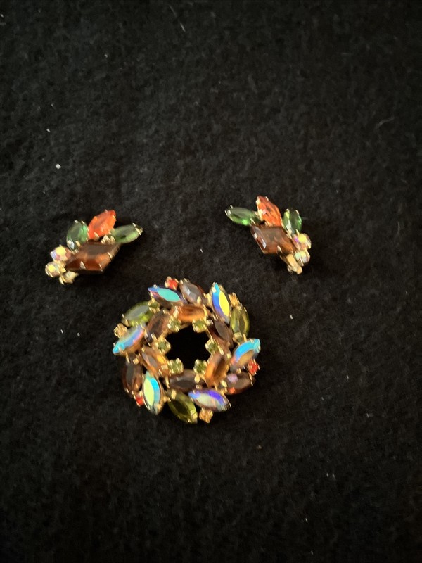 D&E Juliana  Fall Autumn wreath brooch, and matching  clip earrings unsigned  ￼