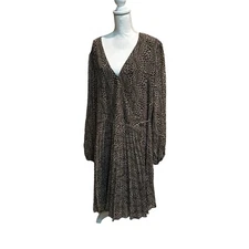 City Chic Women’s Wrap Leopard Print Pleated Dress Size XXL/24 Long Sleeve