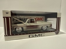 M2 Machines 1976 GMC Sierra Grande 15 1:24 White Brown R120 Diecast Pickup Truck