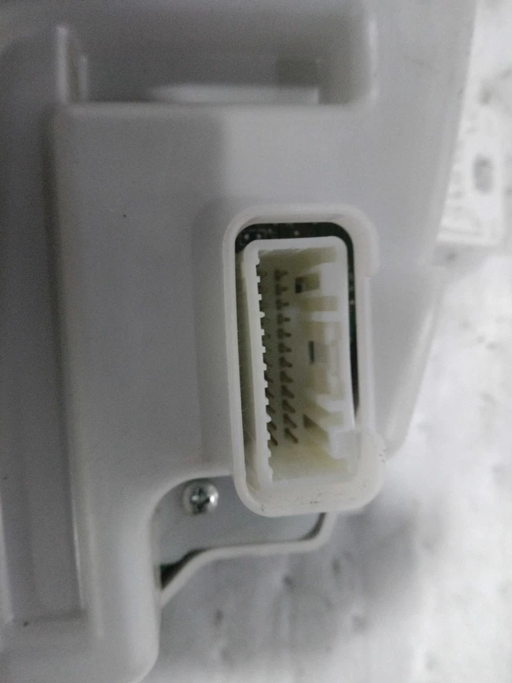 2005 Lexus ES330 Speedometer Gauge Black OEM 8380033800 153K Miles - Image 4 of 4