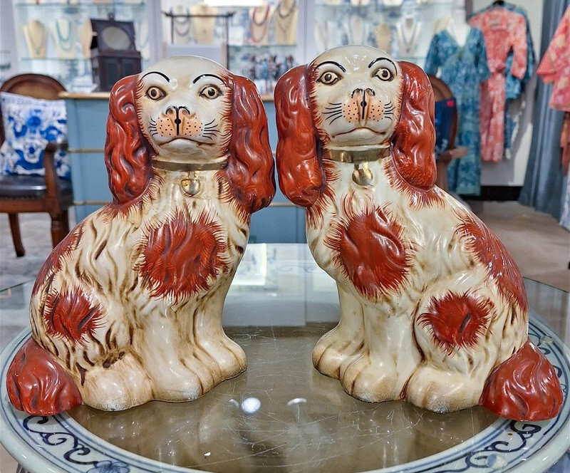 Staffordshire Style Dogs King Charles Spaniels Mantle Dog Pair