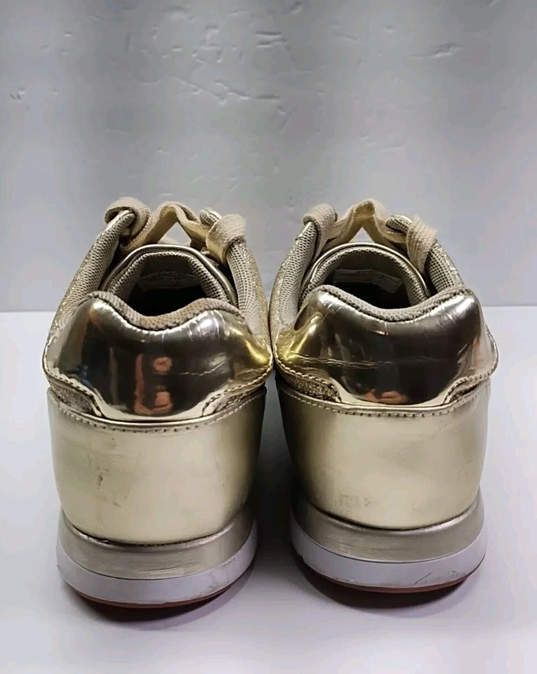 Zapatos deportivos para mujer G By Guess dorados brillantes talla 6,5 Foto 4 de 4