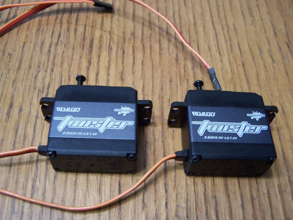 2 RC4WD Trail Finder Twister High Torque Metal Gear Steering Servos C2X / E-revo - Image 2 of 2