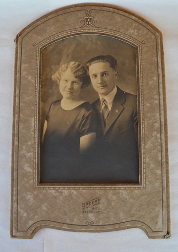 Antigua foto sepia de colección de pareja joven por Speers Tacoma 917 1/2 Broadway Studio - Imagen 1 de 9