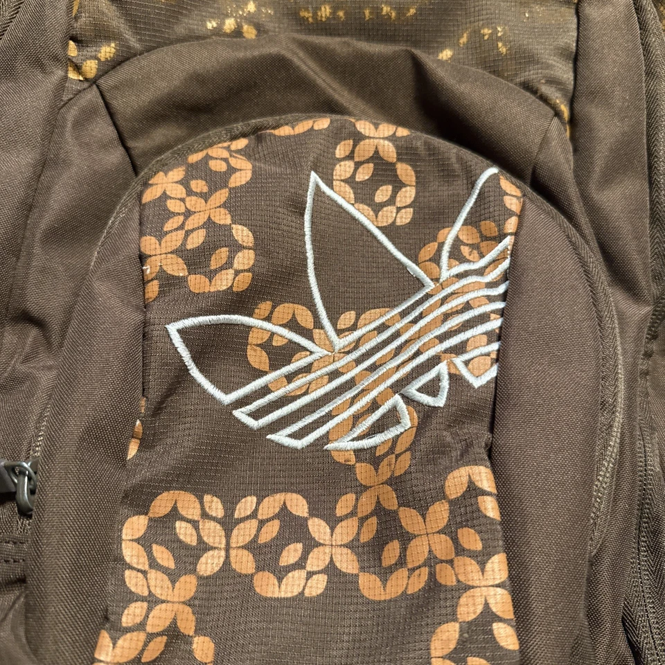 Mochila Adidas marrom mola carga estudante acolchoada traseira - Imagem 2 de 4