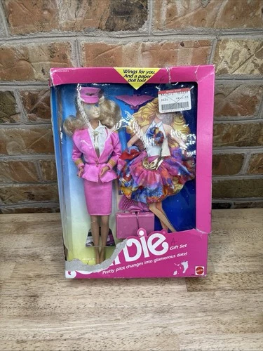 Vintage 1989 - Flight Time Barbie w/ outfit change accessories New Opened Box