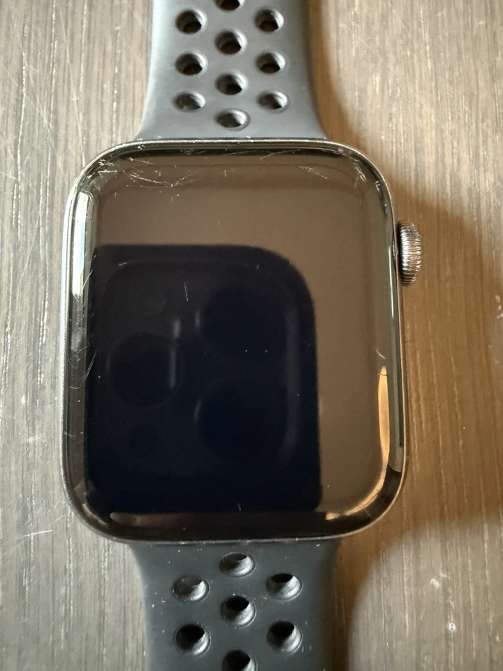 Apple Watch Series 5 Nike 44mm Schwarz - Bild 4 von 4