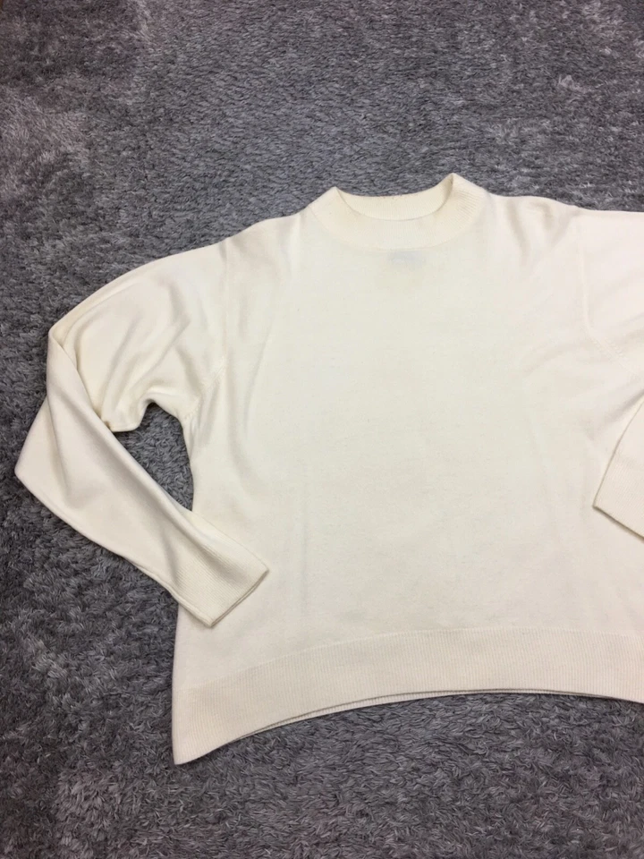 Suéter Sag Harbor cuello falso para mujer talla grande blanco roto marfil Foto 3 de 4