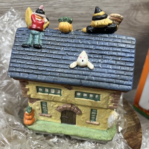 Decorazione vintage Halloween casa stregata in porcellana dipinta a mano 5 1/2 pollici Usato in ottime condizioni - Foto 7 di 11