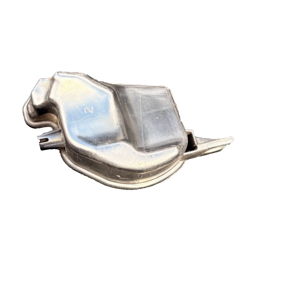 Mazda 3 BK 1.6 diesel vacuum reservoir tank canister actual item