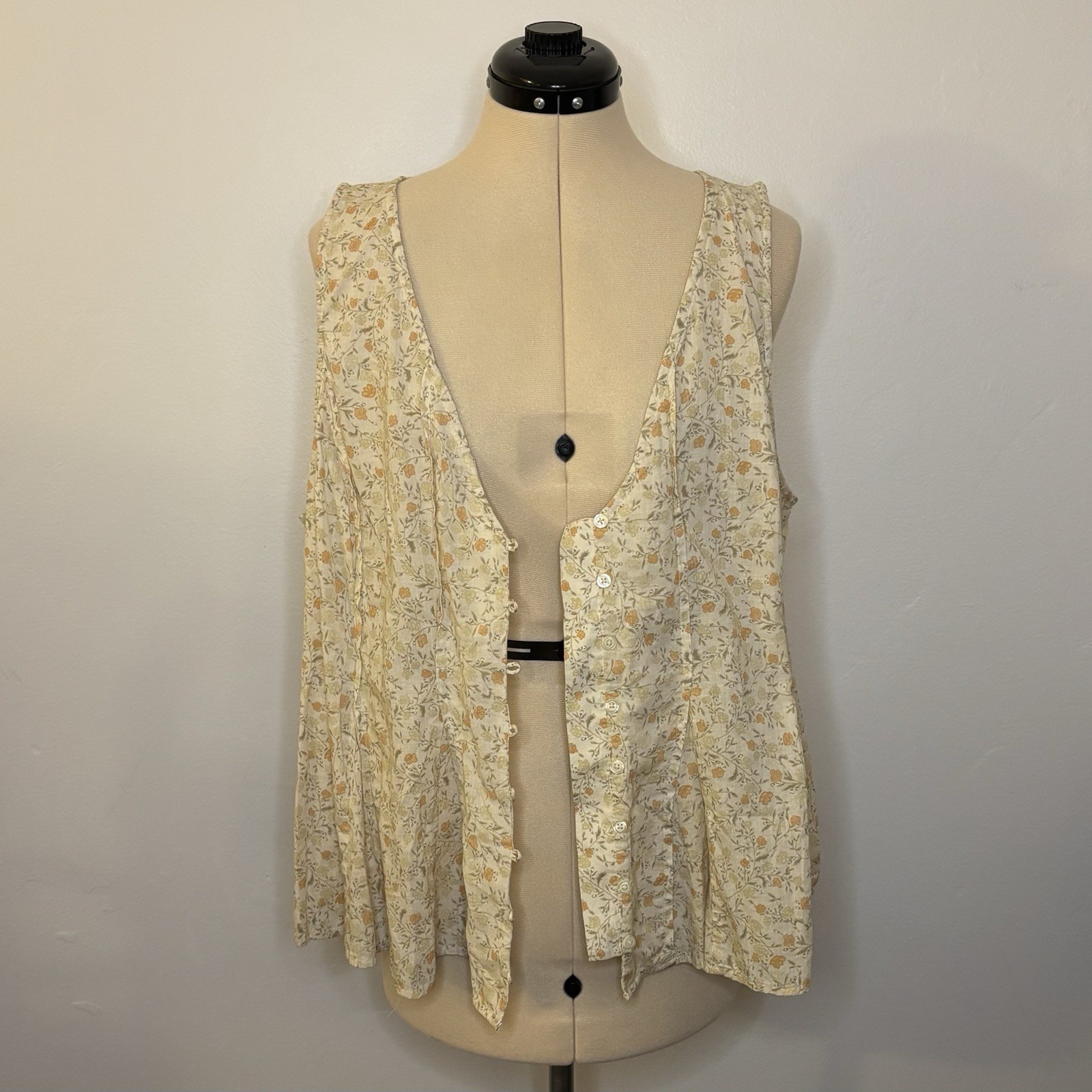 Universal Thread Button-Down Pintuck Tank Top in … - image 2