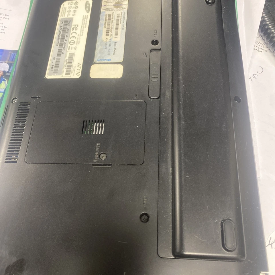 Samsung NF110 10'' Laptop Netbook Windows 7 spares or repairs  - Image 4 of 4