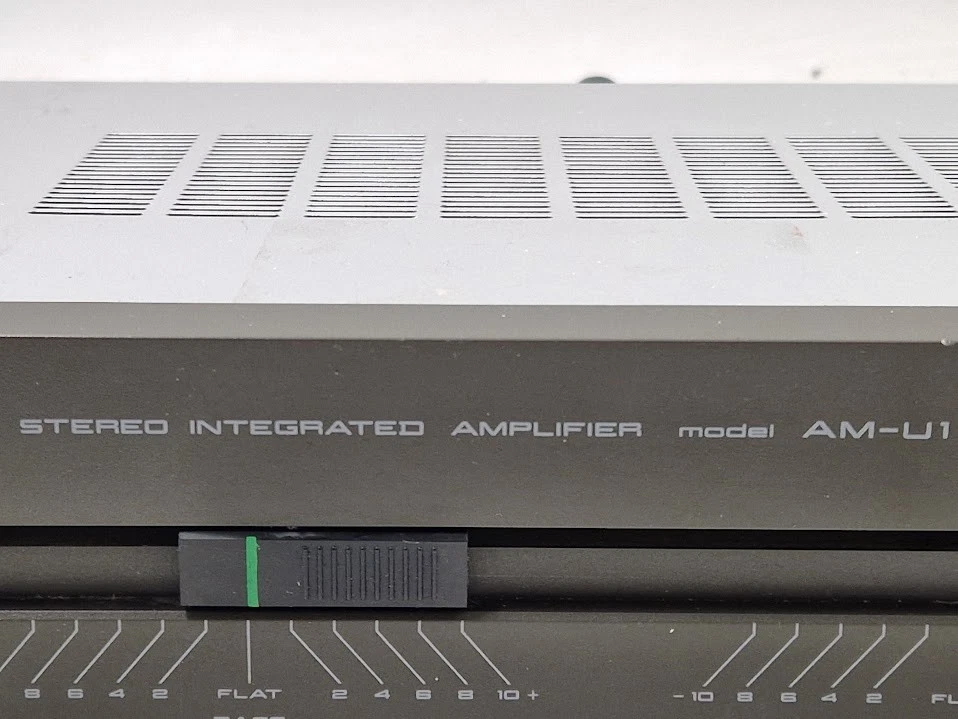 Akai AM-U1 Stereo Verstärker - Für Teile, Kosmetik Kleidung - Bild 2 von 4