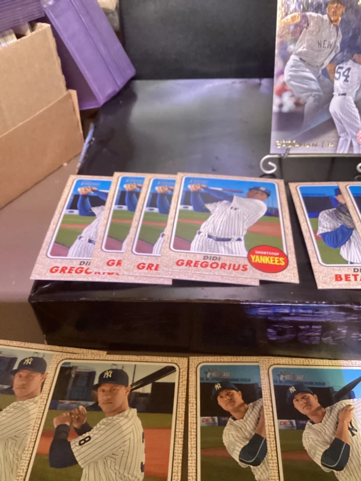 Lote de 18 tarjetas de béisbol de los Yankees de Nueva York 2017 Topps Heritage y 16-17 Topps doradas Foto 4 de 4