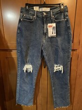 New Never Worn Signature LEVI STRAUSS Ultra High Rise Straight Crop.Size 7/W28.