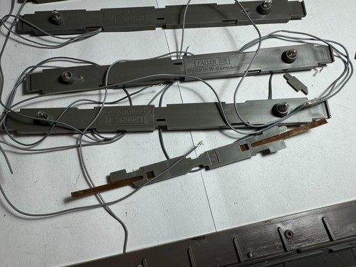 Faller 183 Bahnsteigsbelechtung 4 Stk. FEHLTEILE wie 180659 ohne LED - Picture 3 of 6