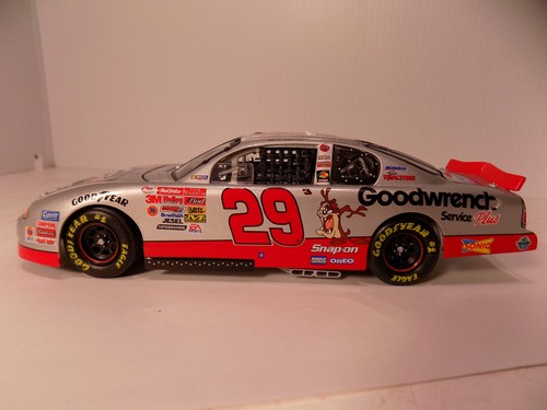 NASCAR Action Kevin Harvick # 29 2001 Monte Carlo Edition Looney Tunes Car NOS - Picture 5 of 11