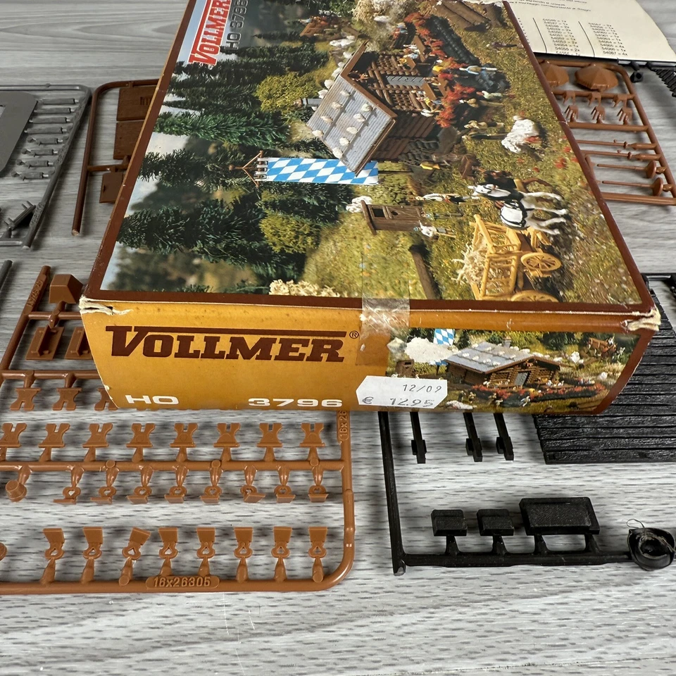 HO Scale Vollmer 3796 Mountain Lodge Restaurant Cabin Train Layout Display Scene - Image 3 of 4