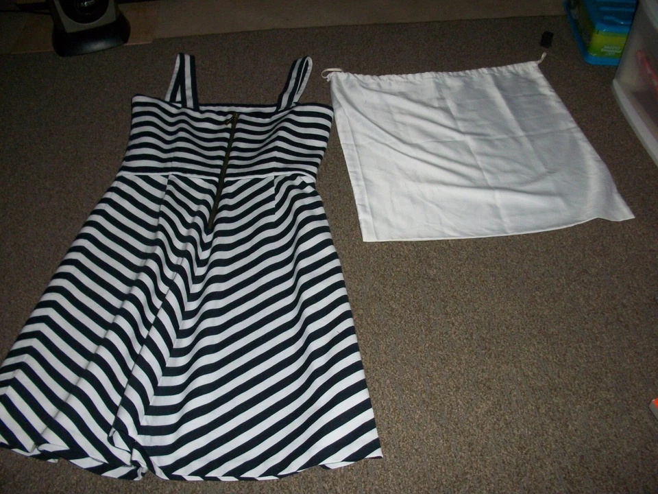 Vestido para mujer Michael Kors sin mangas azul marino y blanco a rayas talla 6 Foto 2 de 2