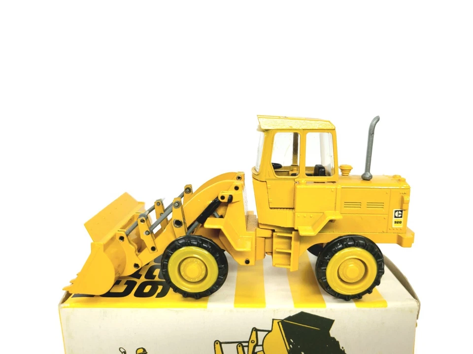 Caterpillar Cat 920 Wheel Loader - Conrad Gescha 1:50 Scale Diecast Model #2880 - Image 2 of 4