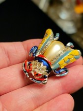 Amazing Rare Coro A. Katz Enamel Pearl Belly Fly Fur Clip c. 1955