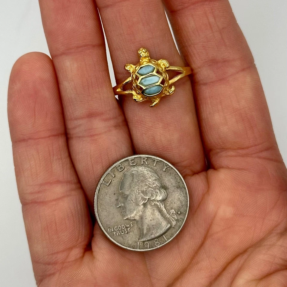 Dainty Larimar 戒指 可爱海龟 18K 纯银 9 码 蓝色宝石 — 第 4/4 张图片