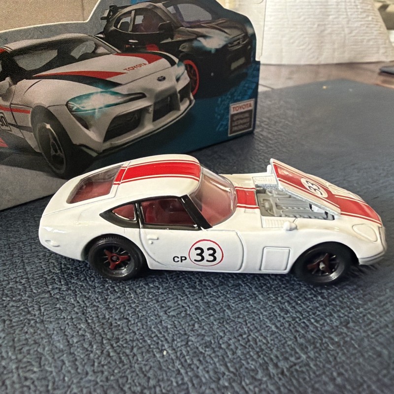 Majorette Toyota 2000GT Racing no.33 White / Red stripes 1:56 (3") no Package