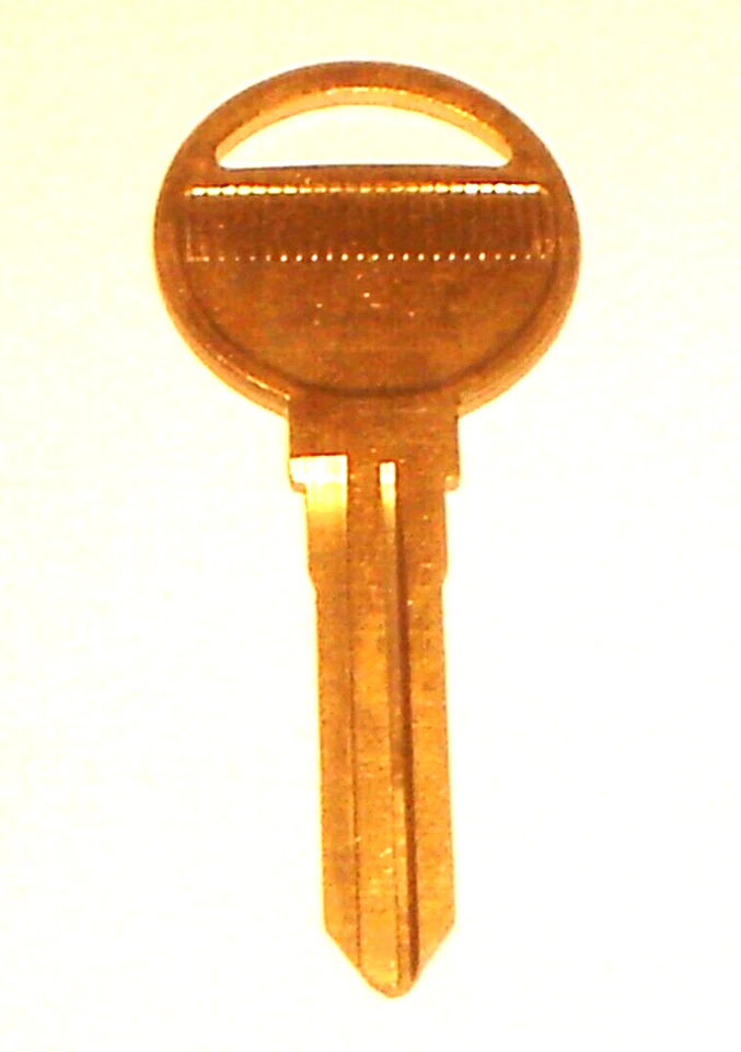 Llave de coche ilco X131 MZ13 sin cortar en blanco para camioneta Mazda serie B 1983-1993 Foto 3 de 3