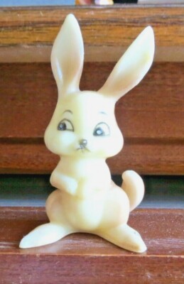 Vintage Wilton Easter Bunny Plastic Rabbit Cake Decoration W754 2.5'' tall figure