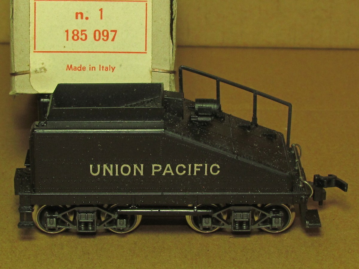 185 097 UNION PACIFIC TENDER BY AHM RIVAROSSI NEW HO METAL WHEELS